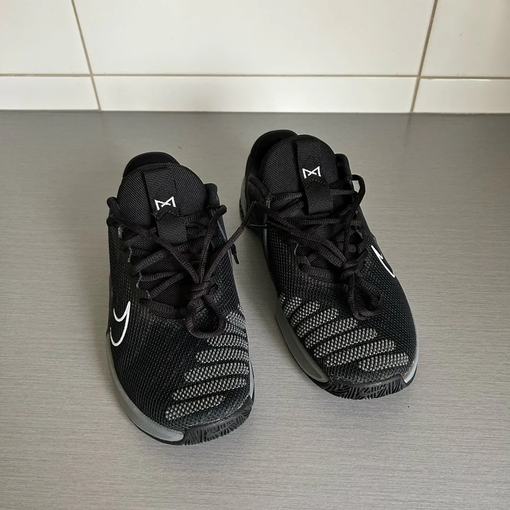 Nike Metcon 9 Black and Gray Athletic Shoes - Picture 2 of 7